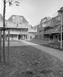 884891 Gezicht op de achtergevels van enkele onlangs opgeleverde nieuwbouwwoningen aan de Hanoidreef te Utrecht.